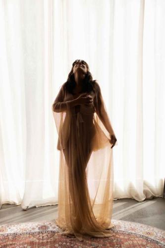 Vrouw tijdens een Boudoirshoot Harderwijk